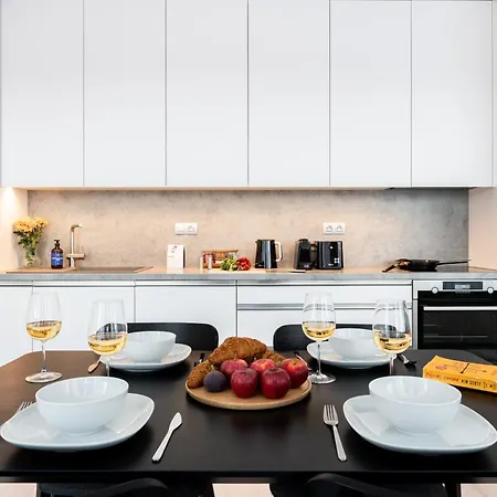 شقة Days - Family Friendly Two-bedroom With Ac, Garage And Terrace In Holesovice *
