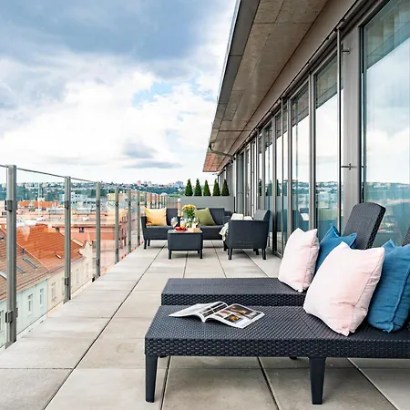 Days - Family Friendly Two-bedroom With Ac, Garage And Terrace In Holesovice