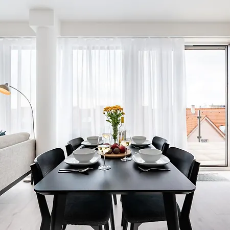 Days - Family Friendly Two-bedroom With Ac, Garage And Terrace In Holesovice *