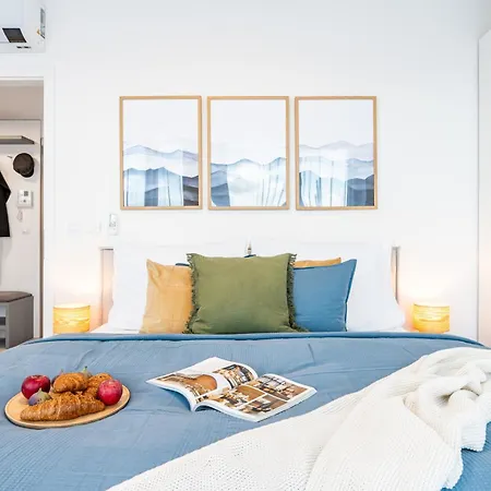 Days - Family Friendly Two-bedroom With Ac, Garage And Terrace In Holesovice Apartment Prague